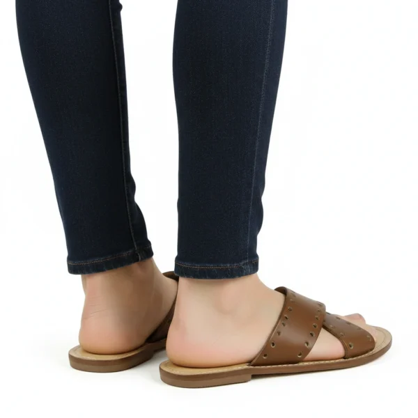 Sandale Cloutée Femme en Cuir Marron